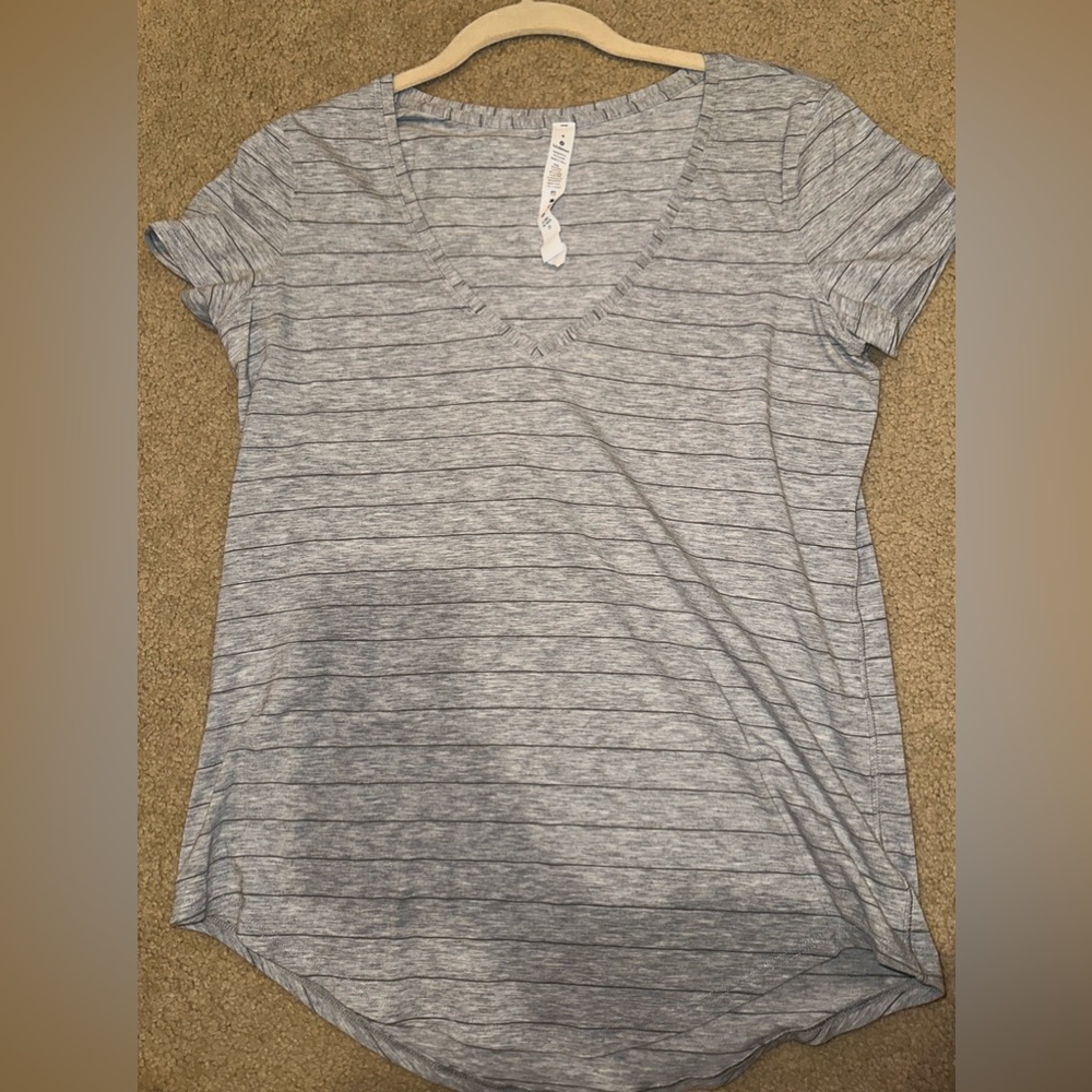 Lululemon Love V-neck tshirt size 4
